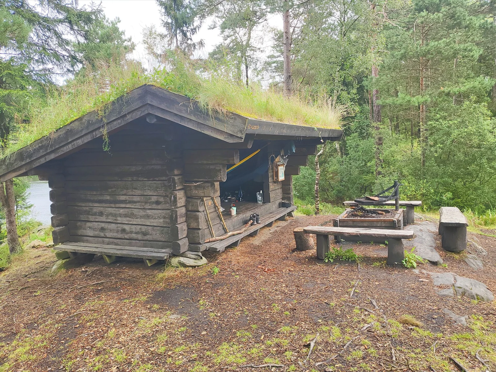 Vindskydd mellan Lilla och Stora Iglekärr i Västra Götaland