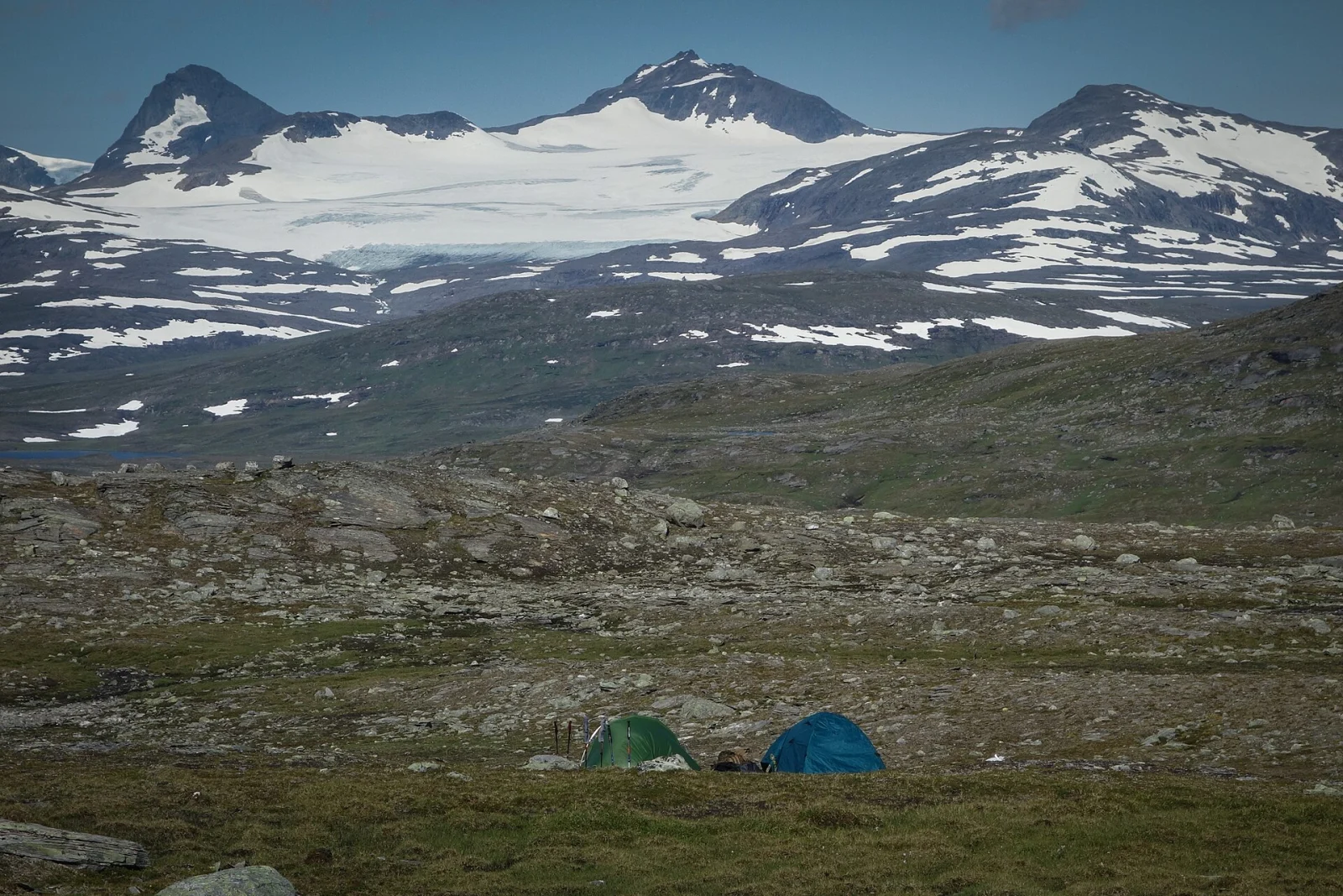 Tält i svenska fjällen under en vandring
